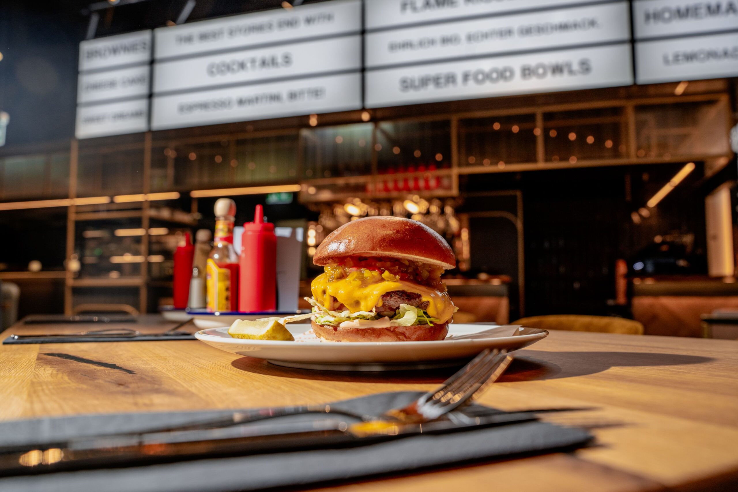 Cheese_Burger(c)Alba-Communications