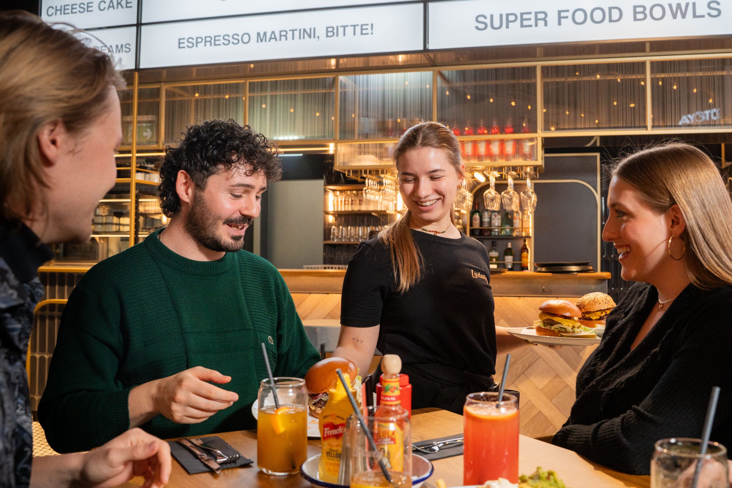 Ludwig_Burger_people_1(c)Alba-Communications