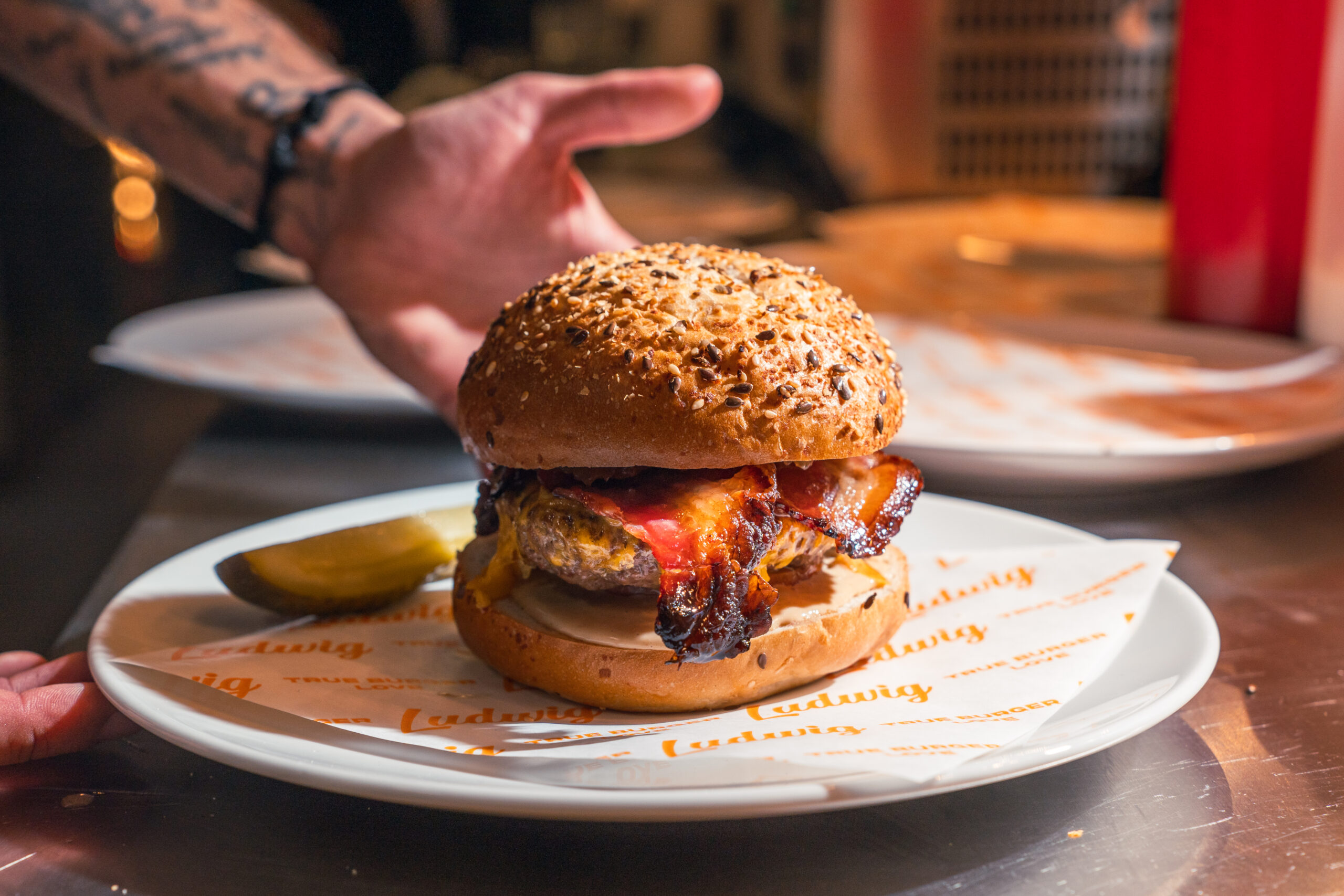 Speck&Zwiebel-Burger(c)Alba-Communications