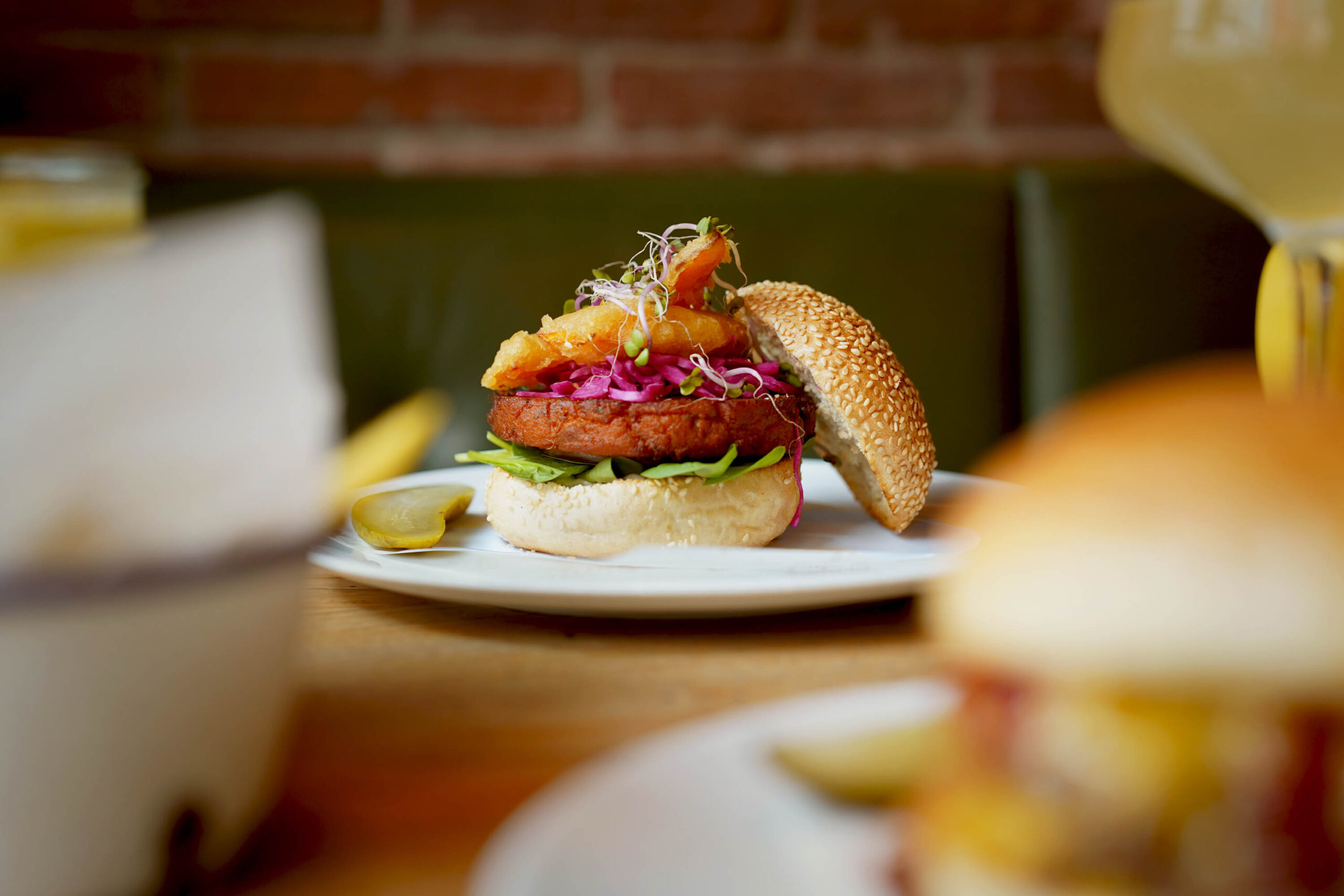 ludwig-burger-restaurant-7f02e1a41e0183870987fc39243bb414dfc80d0e