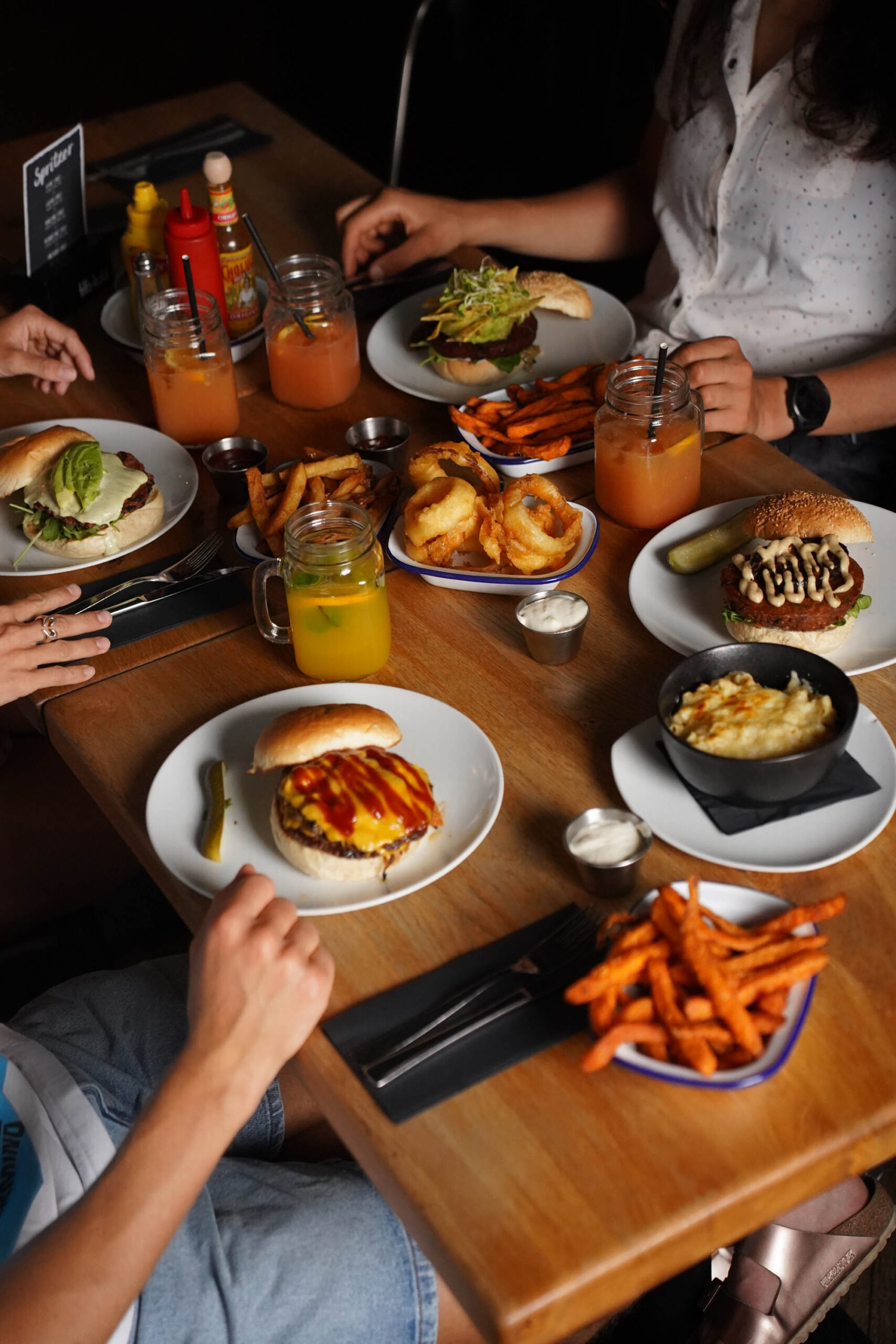 ludwig-burger-restaurant-f3b4c9e495ec87e6cc43c07b5e6d5b35e548de19