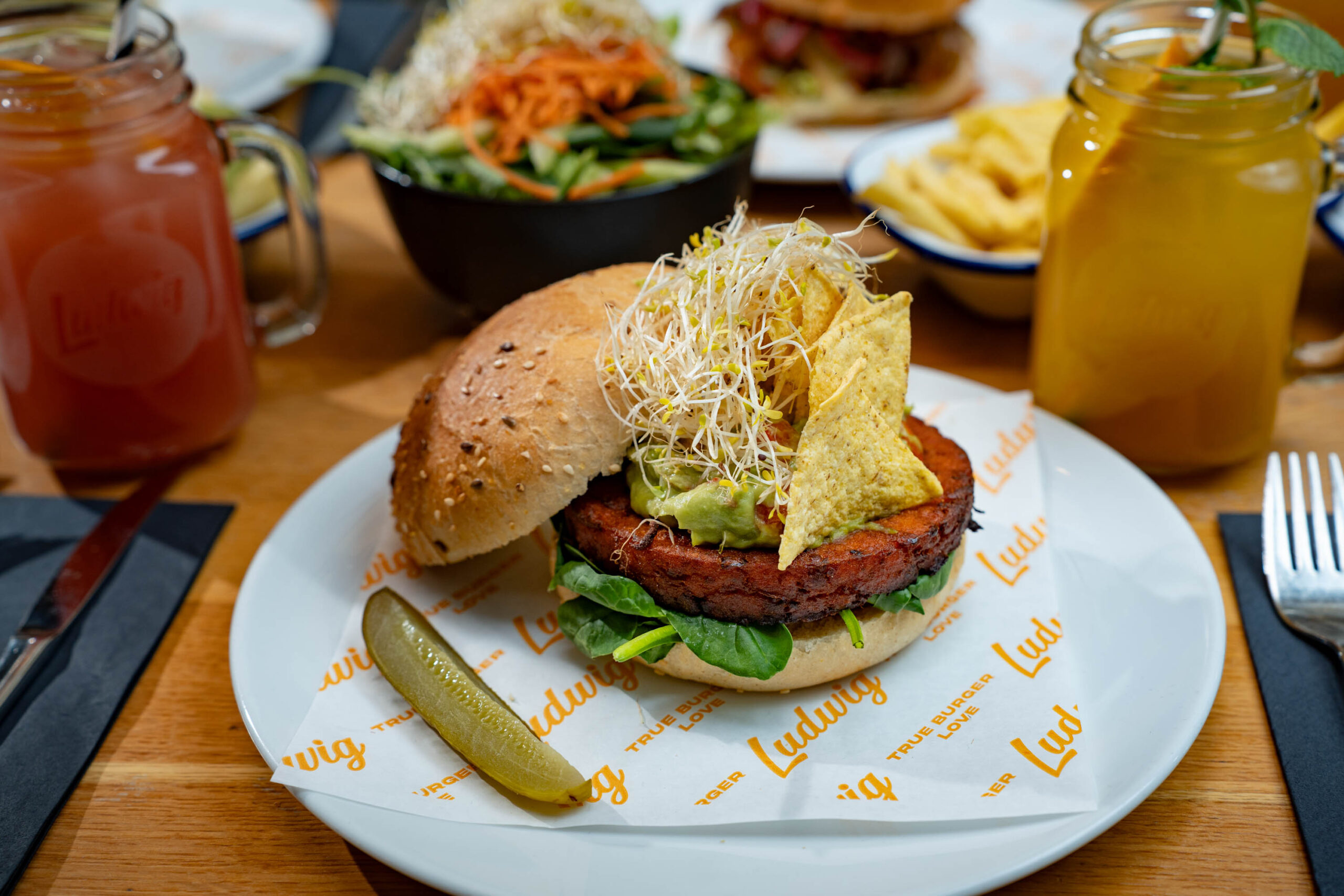 ludwig-burger-restaurant-f8af9956451d063edd29b4febc6050d98589c7ad